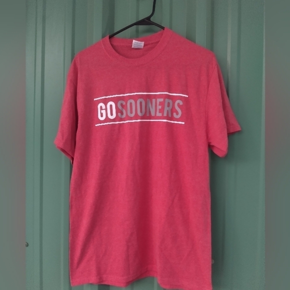Women's University of Oklahoma Go Sooners Red T Shirt Size Medium OU Football - Picture 2 of 3